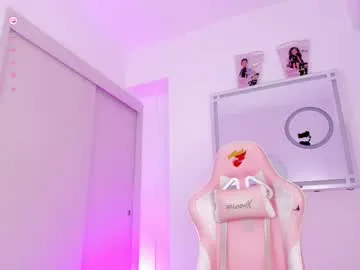 UKRaunchyRobyn – webcam model profile photo Image 3