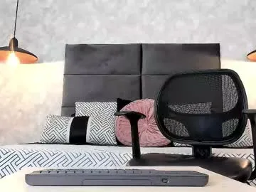 reeves_bae – webcam model profile photo Image 6