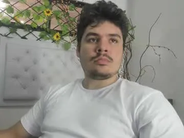 reeves_bae – webcam model profile photo Image 16