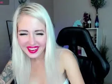 AmberCroft – webcam model profile photo Image 12