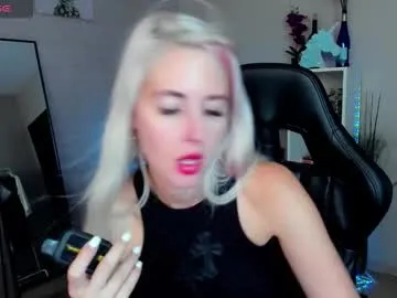 AmberCroft – webcam model profile photo Image 4