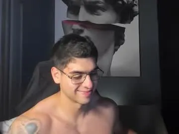 SheOnShe – webcam model profile photo Image 12