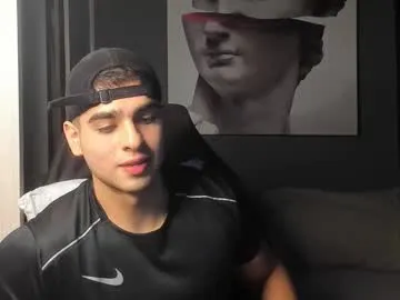 SheOnShe – webcam model profile photo Image 14