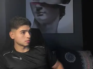 SheOnShe – webcam model profile photo Image 17