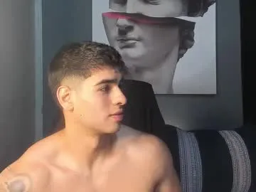 SheOnShe – webcam model profile photo Image 18