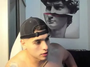 SheOnShe – webcam model profile photo Image 2