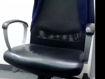 UKRaunchyRobyn – webcam model profile photo Image 11