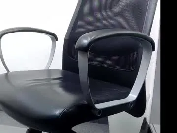 UKRaunchyRobyn – webcam model profile photo Image 9