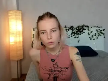 ReginaShine – webcam model profile photo Image 3