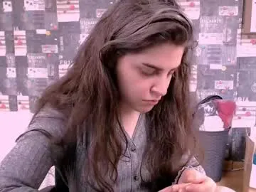 milli1983 – webcam model profile photo Image 11