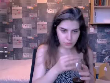 milli1983 – webcam model profile photo Image 12