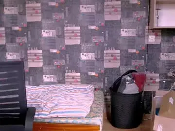 milli1983 – webcam model profile photo Image 15