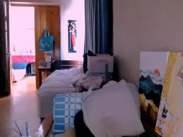 milli1983 – webcam model profile photo Image 3