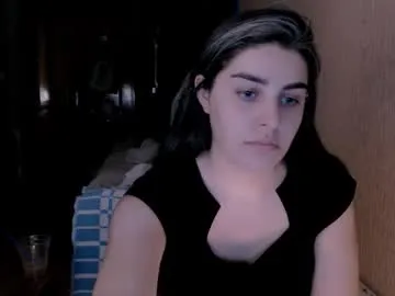 milli1983 – webcam model profile photo Image 4