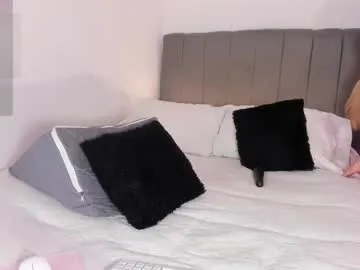 blondeangel_4u2 – webcam model profile photo Image 8