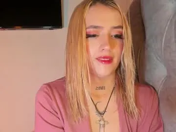 SashaVaughn – webcam model profile photo Image 3