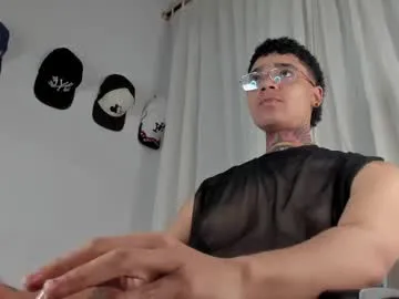 reeves_bae – webcam model profile photo Image 18