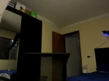 Haluley – webcam model profile photo Image 12