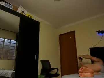 Haluley – webcam model profile photo Image 9