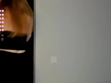 marinaWQ – webcam model profile photo Image 5