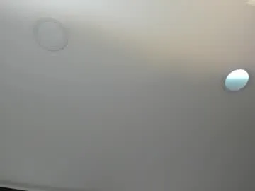 Lilye – webcam model profile photo Image 10