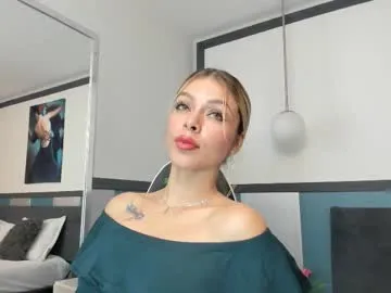 Lilye – webcam model profile photo Image 18