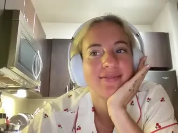 BlondeJJ – webcam model profile photo Image 18
