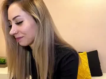 MartinaCroxx – webcam model profile photo Image 2