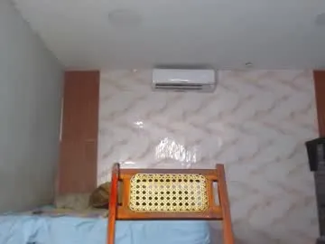 SheOnShe – webcam model profile photo Image 12