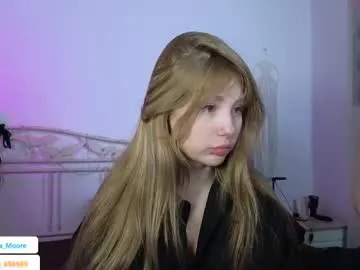 BlondeScarlettx – webcam model profile photo Image 3