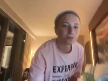 sweetie – webcam model profile photo Image 10