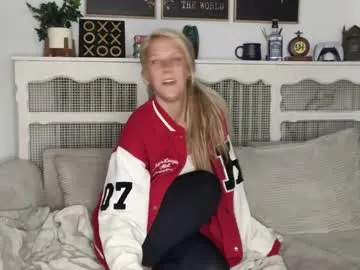 blondeangel_4u2 – webcam model profile photo Image 6