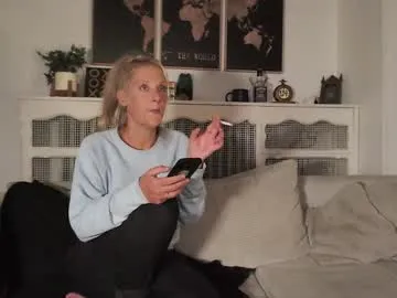 blondeangel_4u2 – webcam model profile photo Image 7