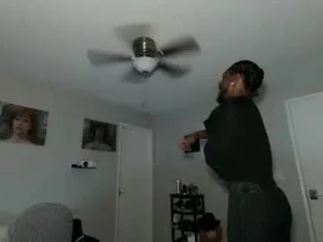 reeves_bae – webcam model profile photo Image 5