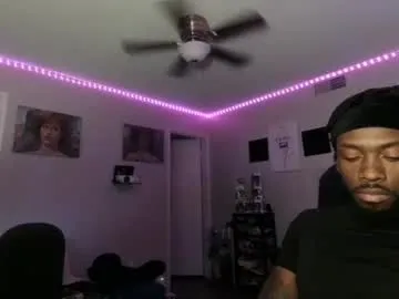 reeves_bae – webcam model profile photo Image 8