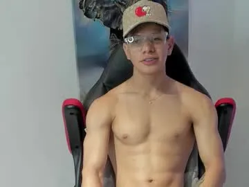 AntonioWest – webcam model profile photo Image 4