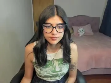 UKRaunchyRobyn – webcam model profile photo Image 10