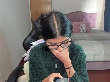 UKRaunchyRobyn – webcam model profile photo Image 14