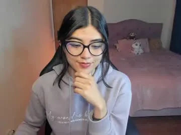 UKRaunchyRobyn – webcam model profile photo Image 8