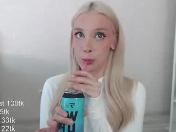 LanaBlondeBush – webcam model profile photo Image 6