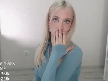 LanaBlondeBush – webcam model profile photo Image 7