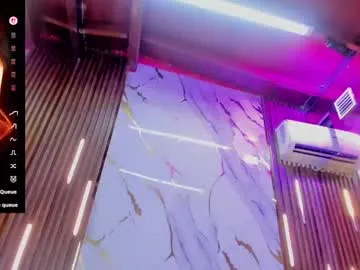 Lilye – webcam model profile photo Image 6