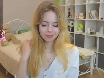 TenderLora – webcam model profile photo Image 10