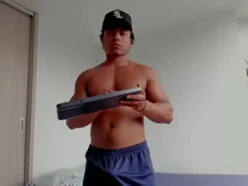 reeves_bae – webcam model profile photo Image 14