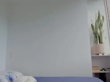 reeves_bae – webcam model profile photo Image 16