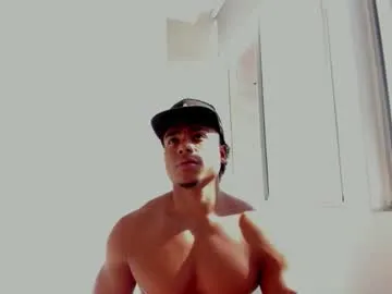 reeves_bae – webcam model profile photo Image 9