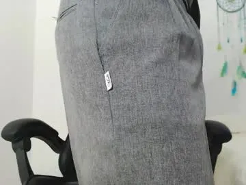 reeves_bae – webcam model profile photo Image 12