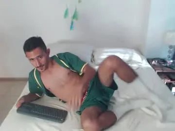 reeves_bae – webcam model profile photo Image 13