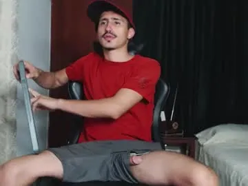 reeves_bae – webcam model profile photo Image 16