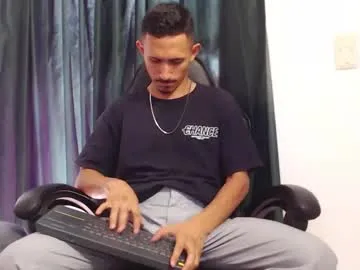 reeves_bae – webcam model profile photo Image 3